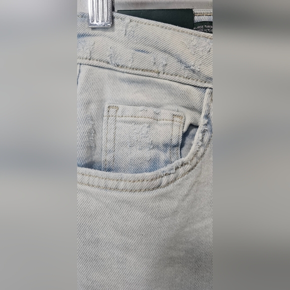 Wild Fable Womens Super High Rise Tapered Jeans Light Wash Size 2/27" Inseam NWT - Picture 2 of 11